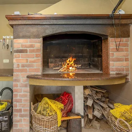 Holiday home Cozy In Kastel Stafilic With Sauna Kastela